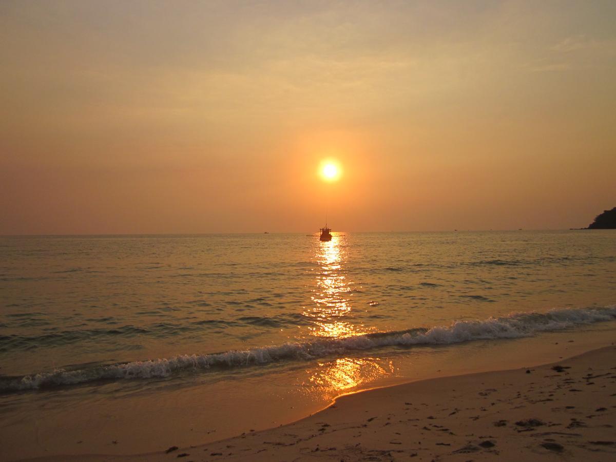 The Last Point Hostel Koh Ta Kiev Exterior photo