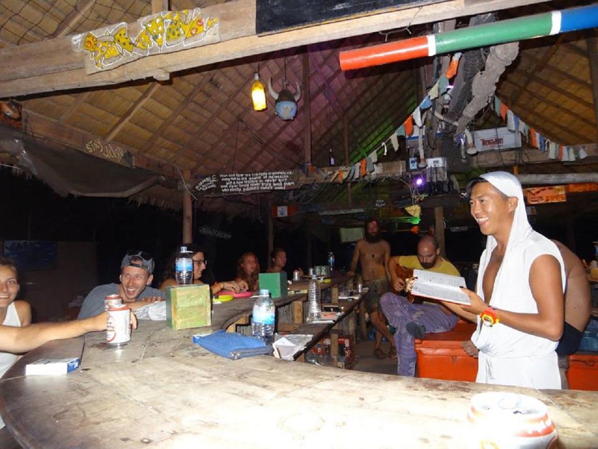 The Last Point Hostel Koh Ta Kiev Exterior photo