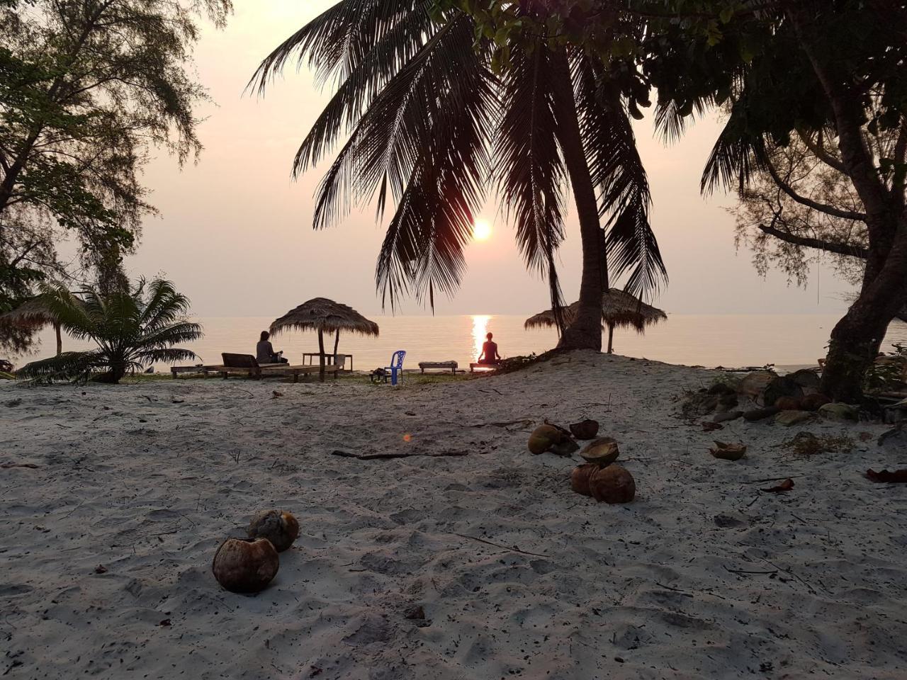 The Last Point Hostel Koh Ta Kiev Exterior photo