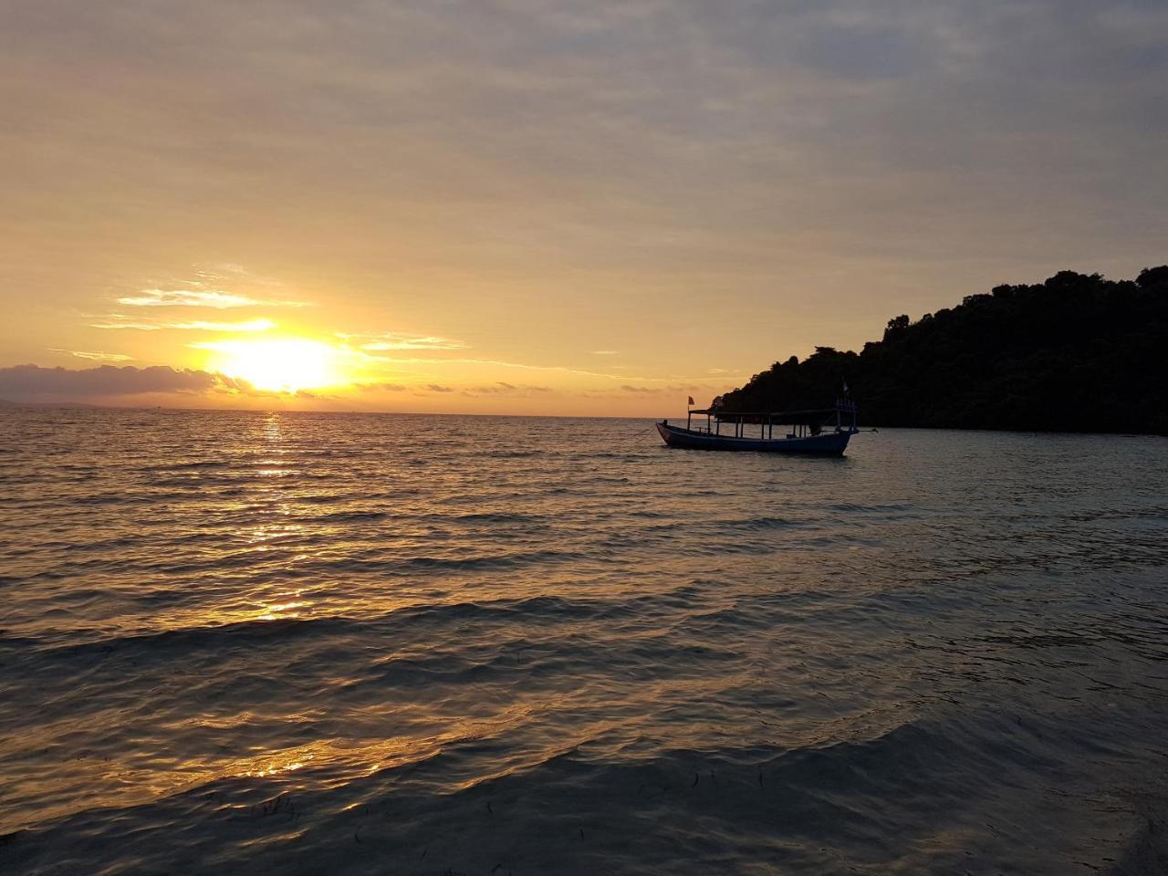 The Last Point Hostel Koh Ta Kiev Exterior photo